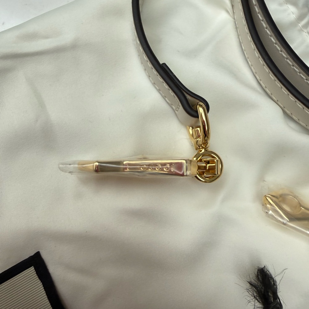 Gucci Ivory and Gold Strap - Picture 2 of 5